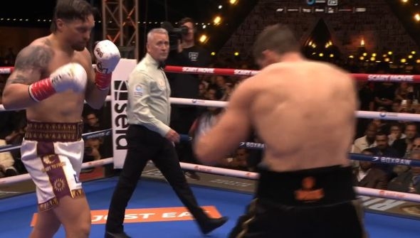 Oleksandr Usik je nepobjediv: Verhoven bio nadomak senzacije, ali Ukrajinac nokautom stigao do nove pobjede
