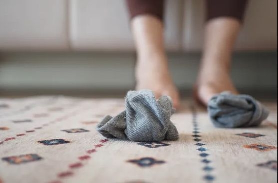Nikada ne ostavljajte čarape pored kreveta, a evo i zašto 