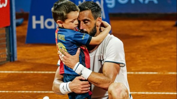 Džumhur u zagrljaju sa sinom nakon plasmana u finale, reagovali Barbarez i Džeko
