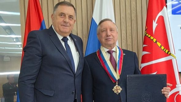 Crnadak oštro osudio Dodikov potez: Ne može uručivati ordenje bez zvanične funkcije