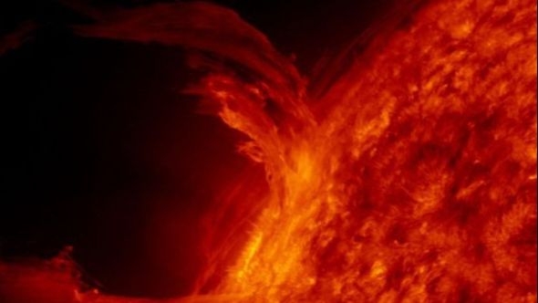 Snažna eksplozivna buktinja na Suncu poremetila sisteme komunikacije na Zemlji