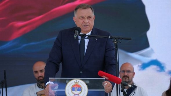 Dodik vrijeđao muslimane na skupu, Blanuša otišao kada je predsjednik SNSD-a došao za govornicu: Izviždan je i izvrijeđan