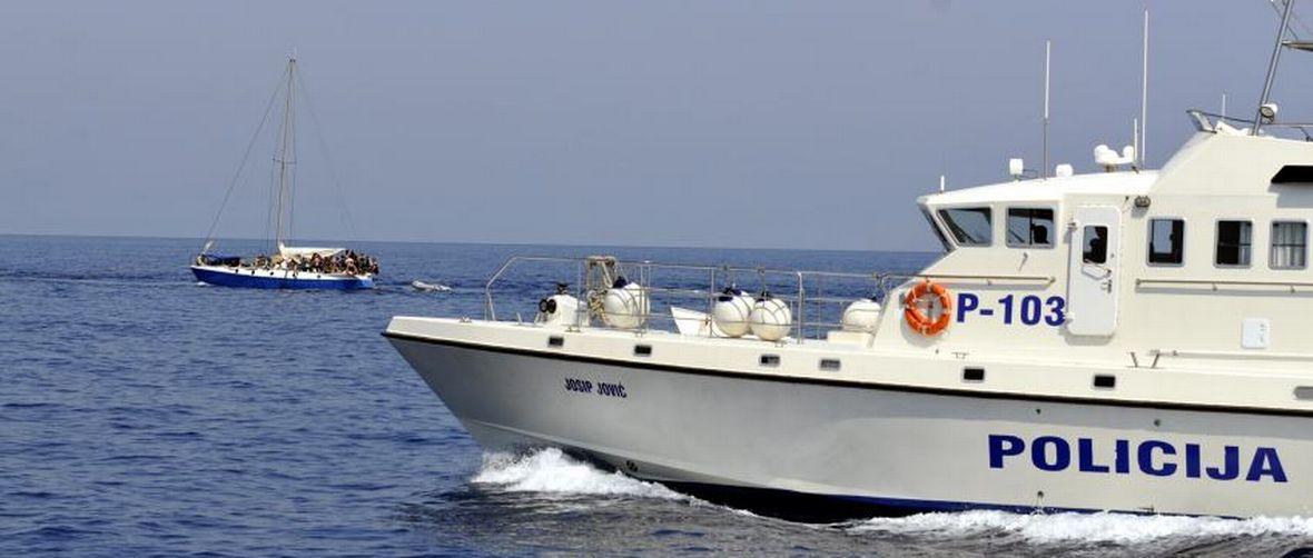 HAVARIJA KOD PULE Pomorska policija spasila iz mora 17 brodolomaca