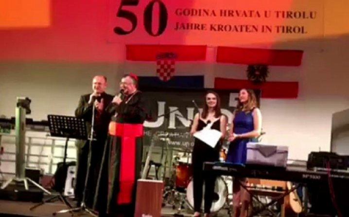 Pogledajte kako kardinal pjeva o Bosni: Vinko Puljić spontano zgrabio mikrofon pa Hrvatima u Austriji otpjevao emotivnu sevdalinku!
