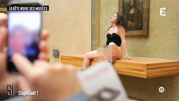 Sjela i raširila noge ispred Mona Lize, svi su gledali šokirano u njeno međunožje dok je govorila