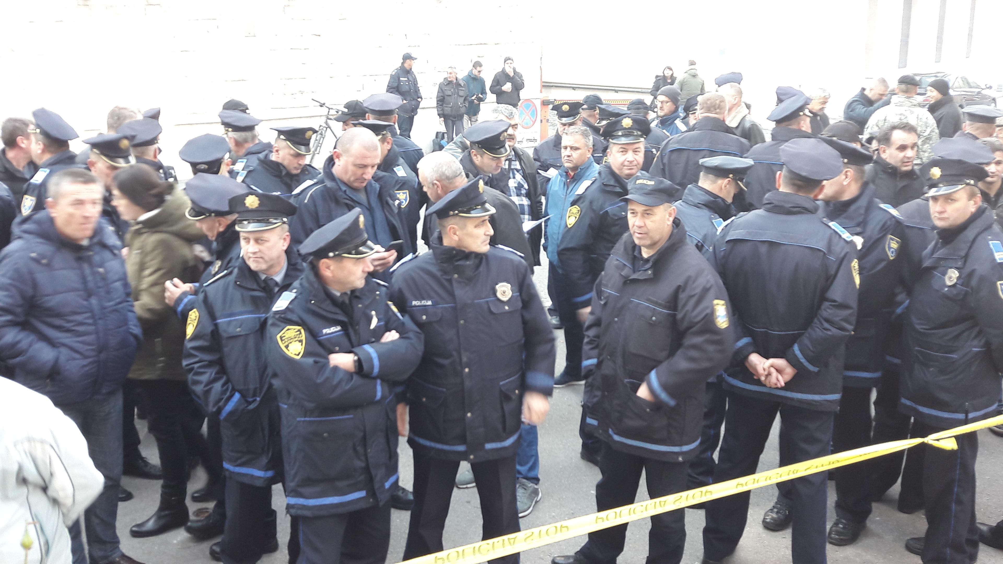 Više stotina policajaca u FBiH podnijelo zahtjeve za penzionisanje