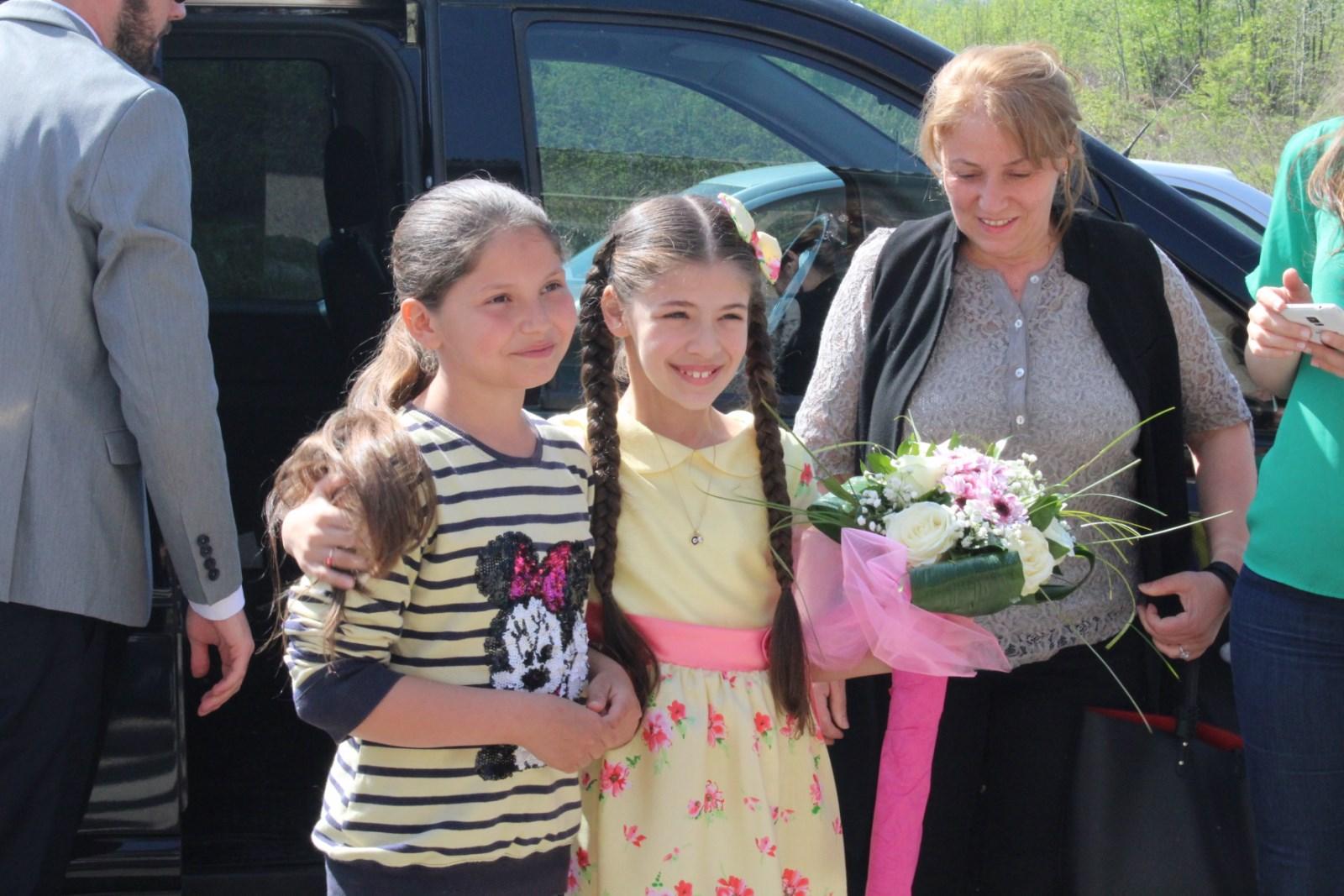 Elif u Kiseljaku, dočekalo je više stotina učenika i građana