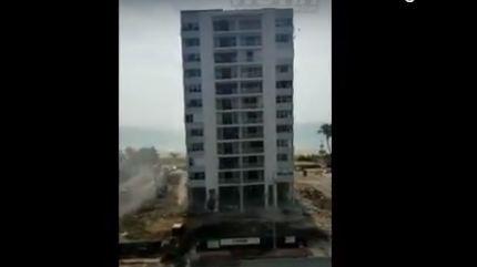 Rušenje zgrade u Majamiju pošlo po zlu: Građevinar u kritičnom stanju