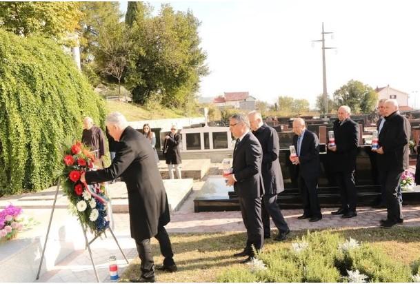 Čović obilježio godišnjicu osnivanja tzv. Herceg-Bosne polaganjem vijenca na grob Mate Bobana