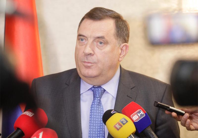 Dodik: Ako hoće sutra sjednicu Predsjedništva BiH, neka stave zastavu RS
