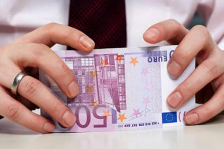 Vlasnici novčanica od 500 eura i dalje će moći da ih koriste za plaćanje ili štednju - Avaz
