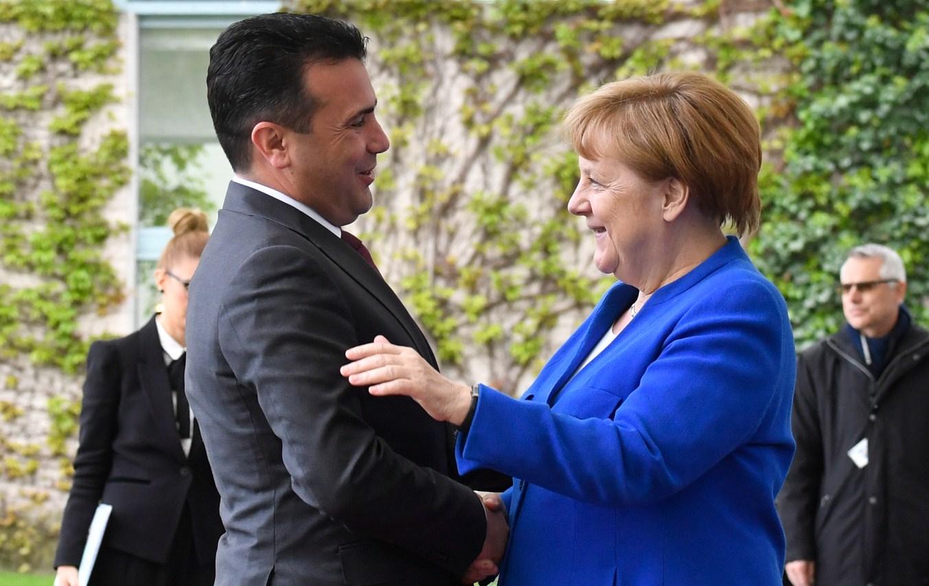 Zaev s Angelom Merkel tokom samita u Berlinu - Avaz