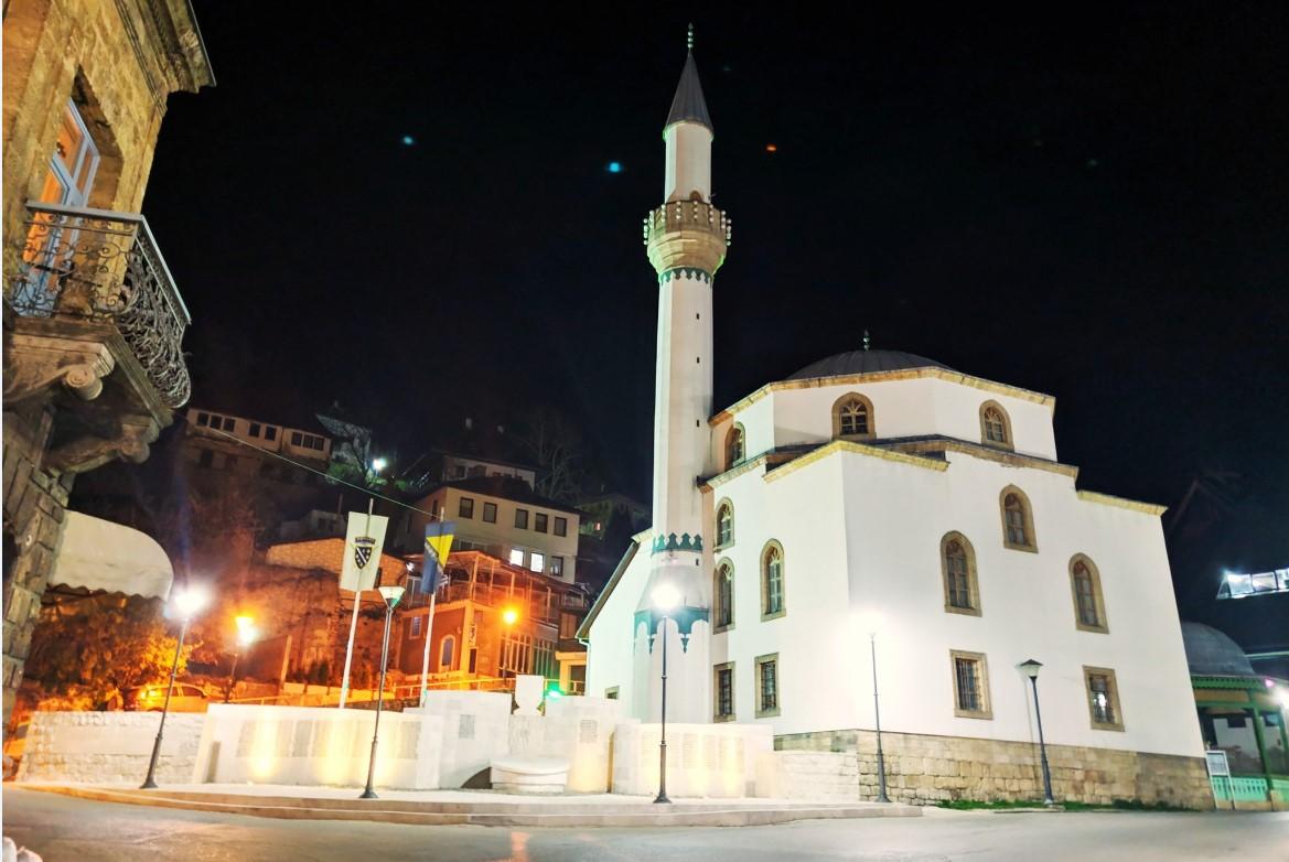 Teravije se klanjaju u 32 džamije i devet mesdžida