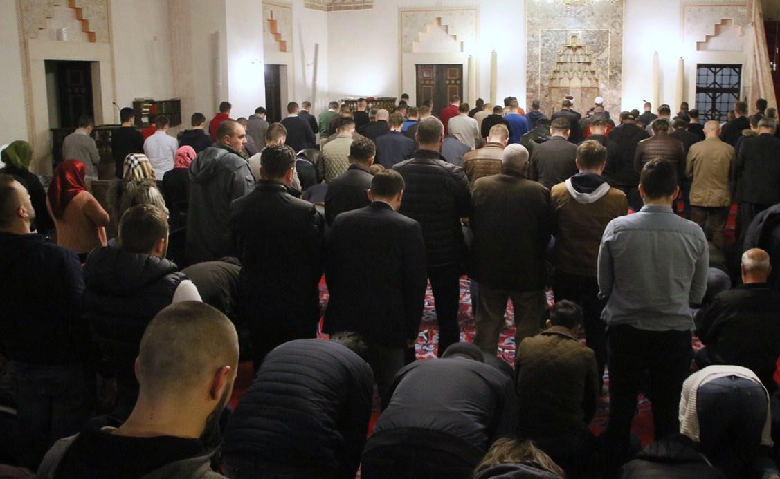 Gazi Husrev – begova džamija puna vijernika - Avaz