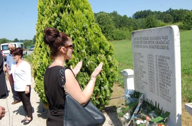 Spomen obilježja žrtava masakra na putu Gradačac-Ormanica - Avaz