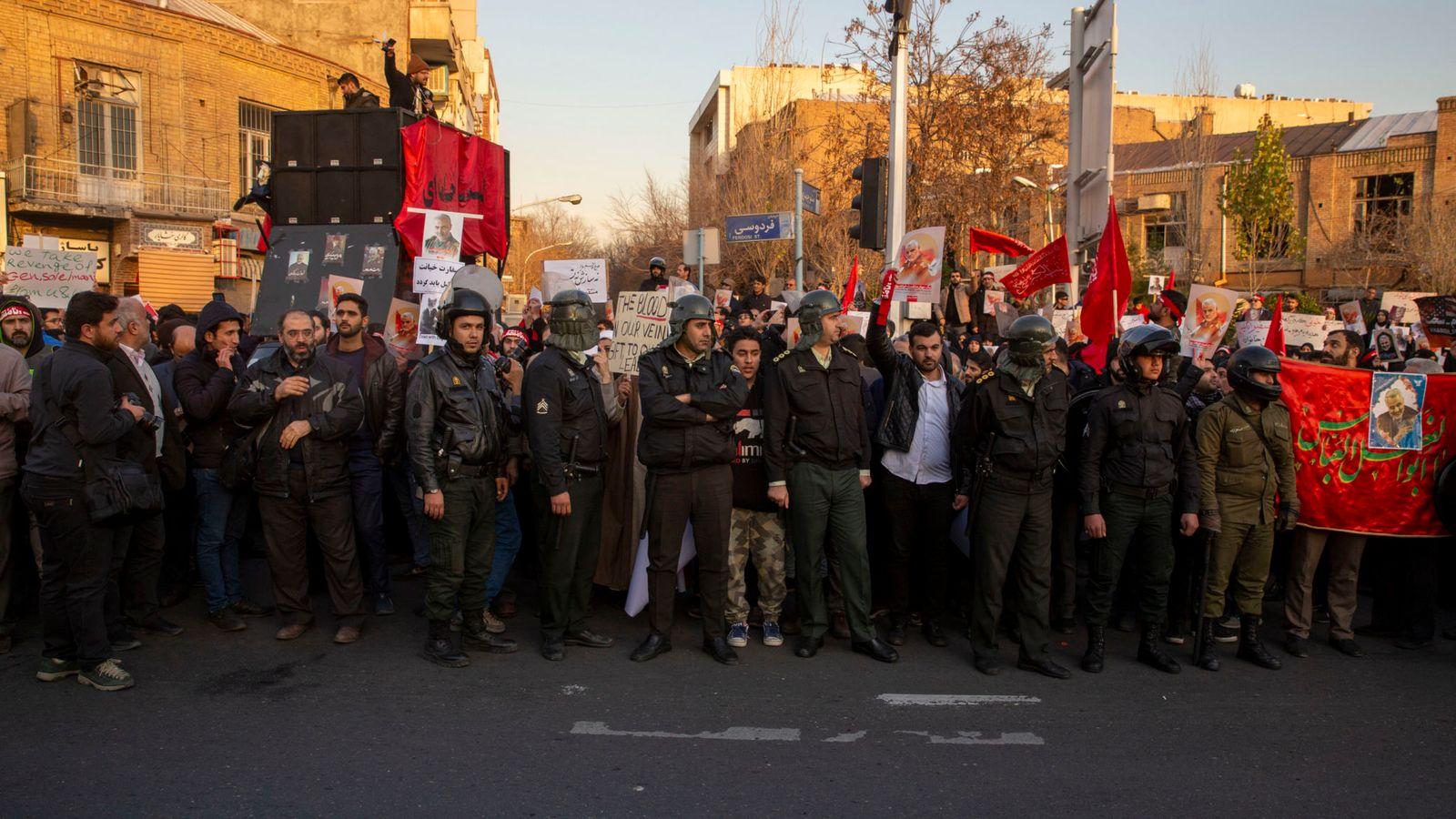 Pucnjava na protestima u Teheranu, policija tvrdi da nije odgovorna