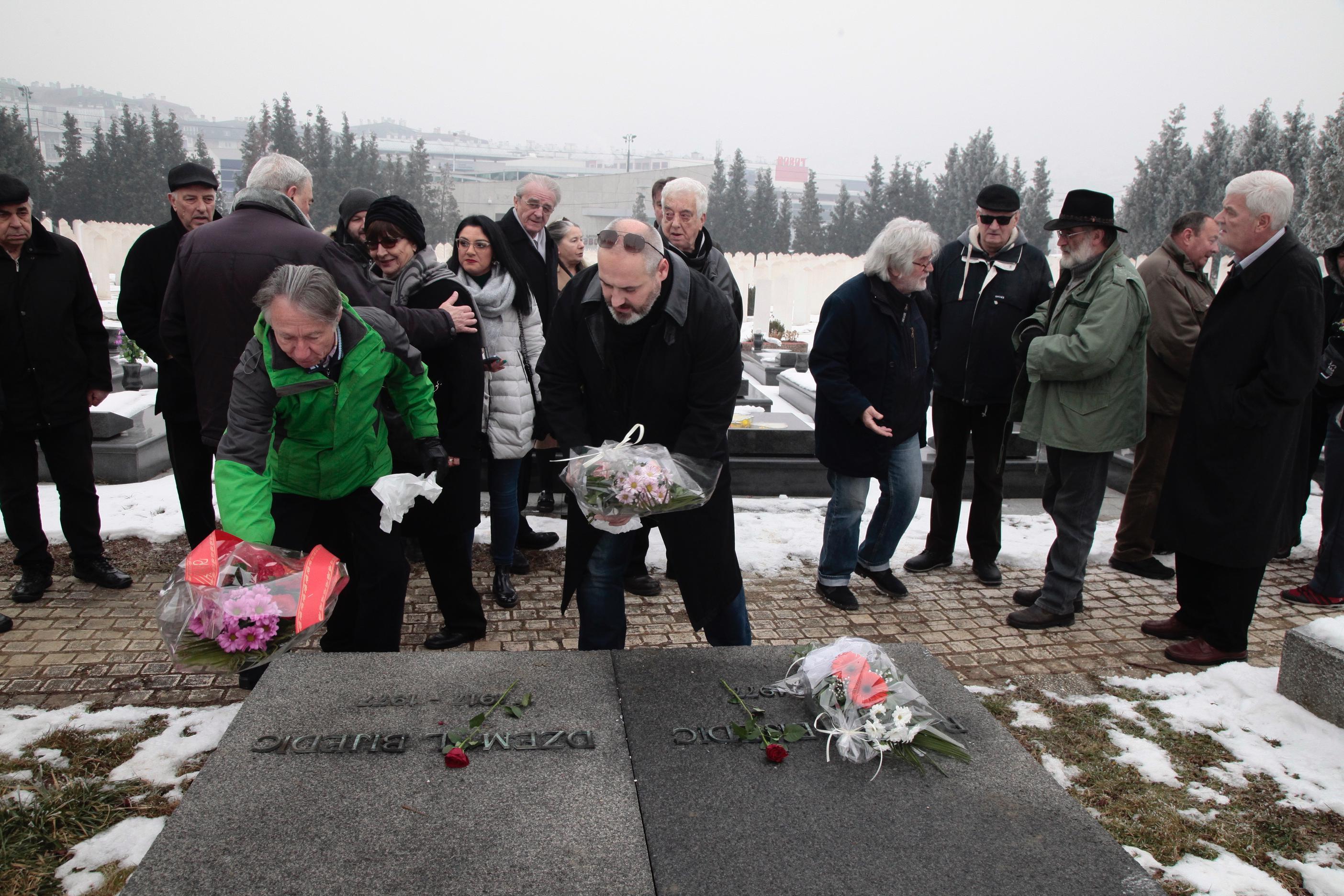 Porodica i prijatelji danas na sarajevskom groblju Bare - Avaz