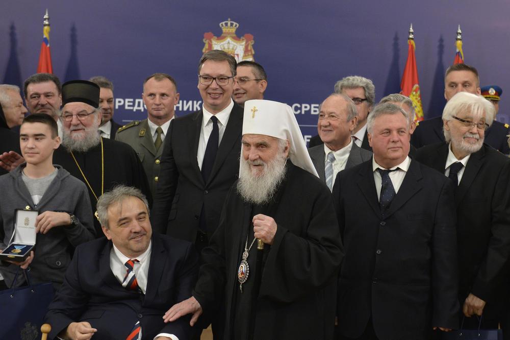 Aleksandar Vučić odlikovao nobelovca i negatora genocida u Srebrenici Petera Handkea