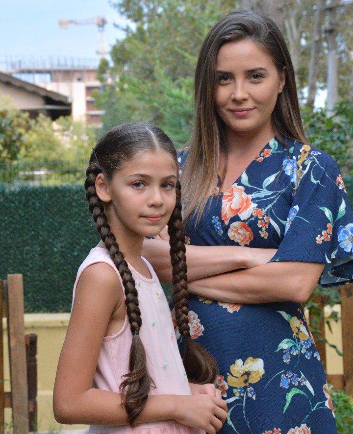 Selin u seriji "Elif" s djevojčicom koja joj je glumila kćerku - Avaz