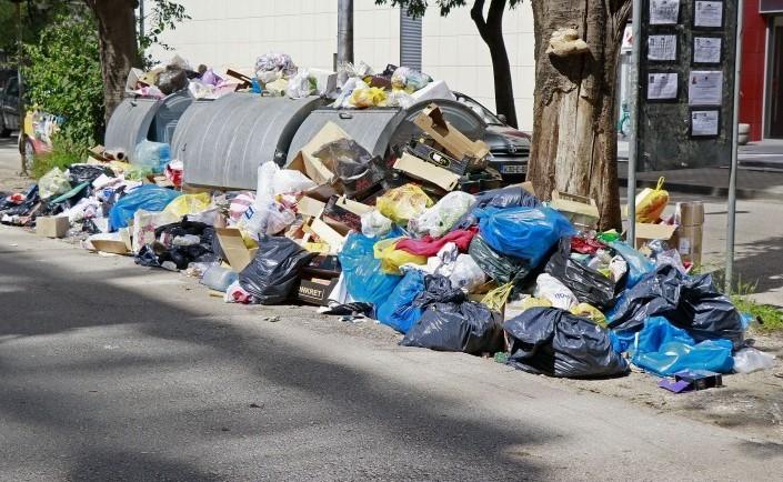 Tokom blokade deponije velike količine otpada na ulicama - Avaz