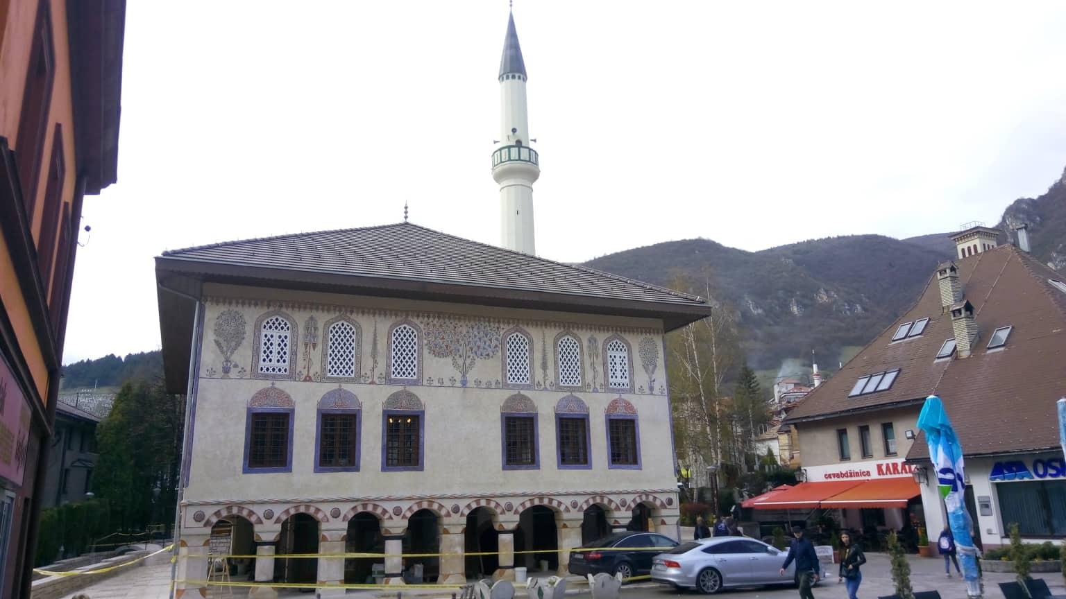 Na svakoj džamiji će biti istaknuto jasno obavještenje o zatvaranju džamije - Avaz