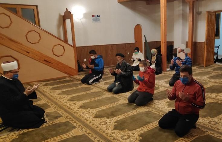 Prva teravija na području MIZ Gacko klanjana je u džamiji u Kuli Fazlagića - Avaz