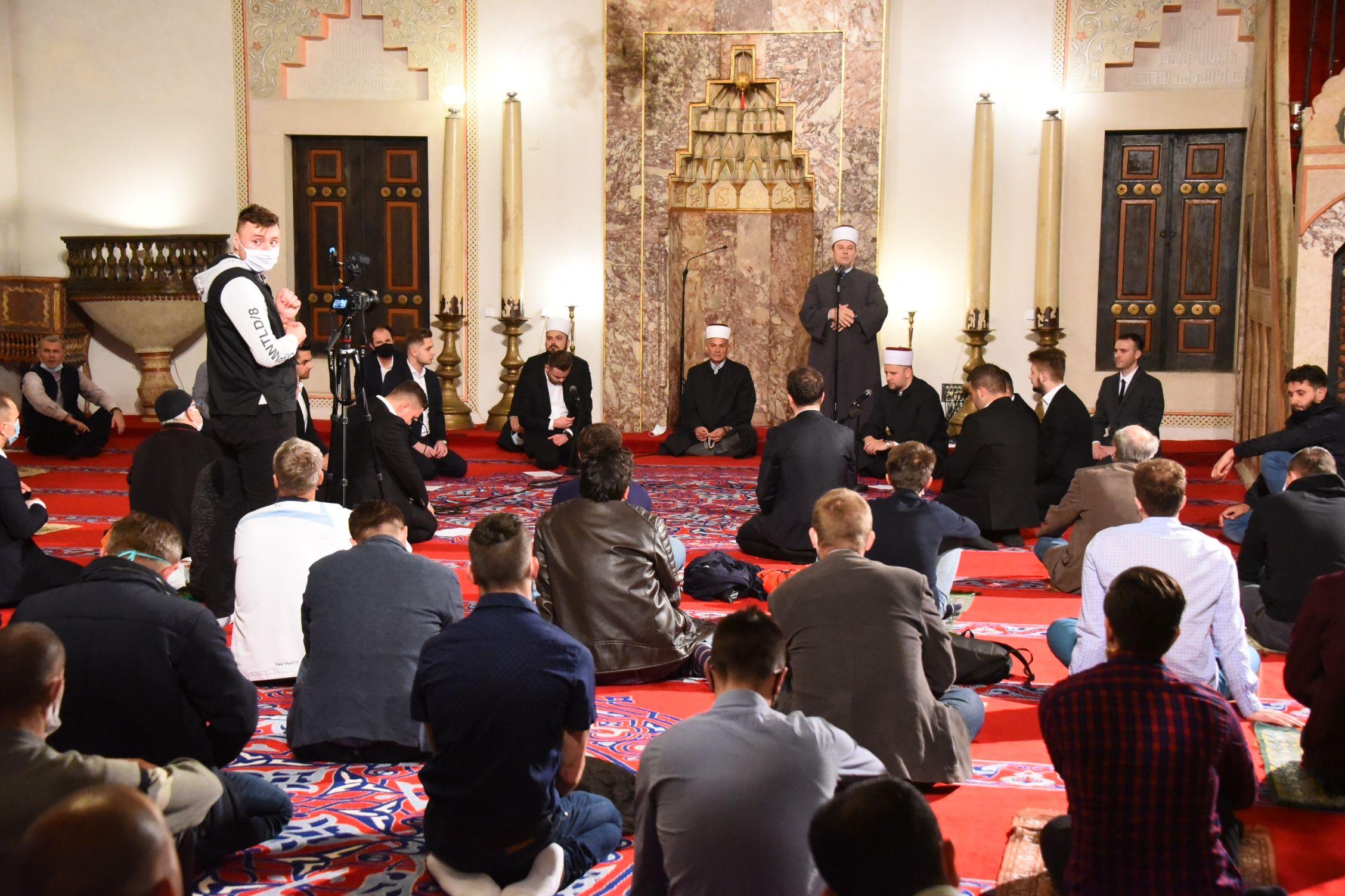 Vjernici u Begovoj džamiji obilježavaju najodabraniju noć u godini