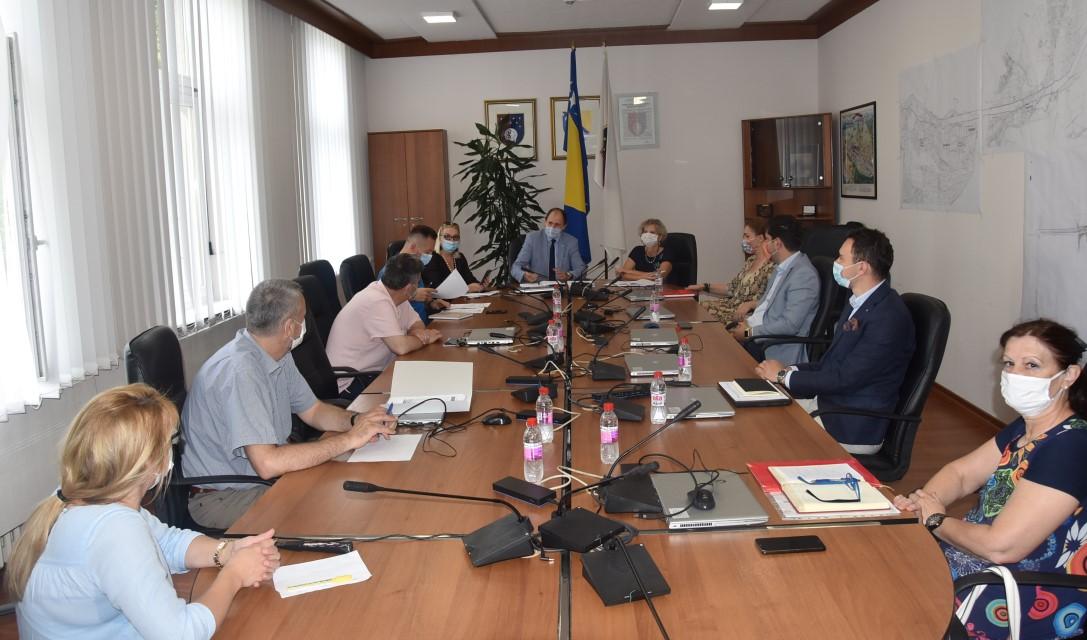 Premijer Nenadić o izolatorijima: U slučaju potrebe za 24 sata bit će osigurani dodatni kapaciteti