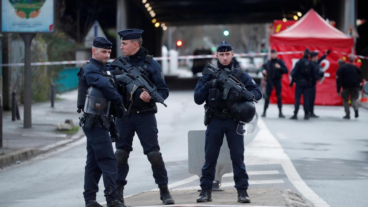Francuski ministar zbog veza s ekstremizmom najavio provjeru 76 džamija