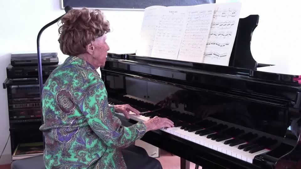 Francuskinja Kolet Maze, žena koja svira klavir više od jednog vijeka