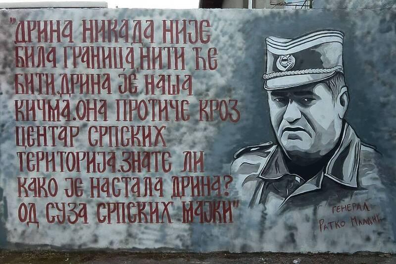 Sramotna poruka, u blizini osnovne škole oslikan portret zločinca Mladića