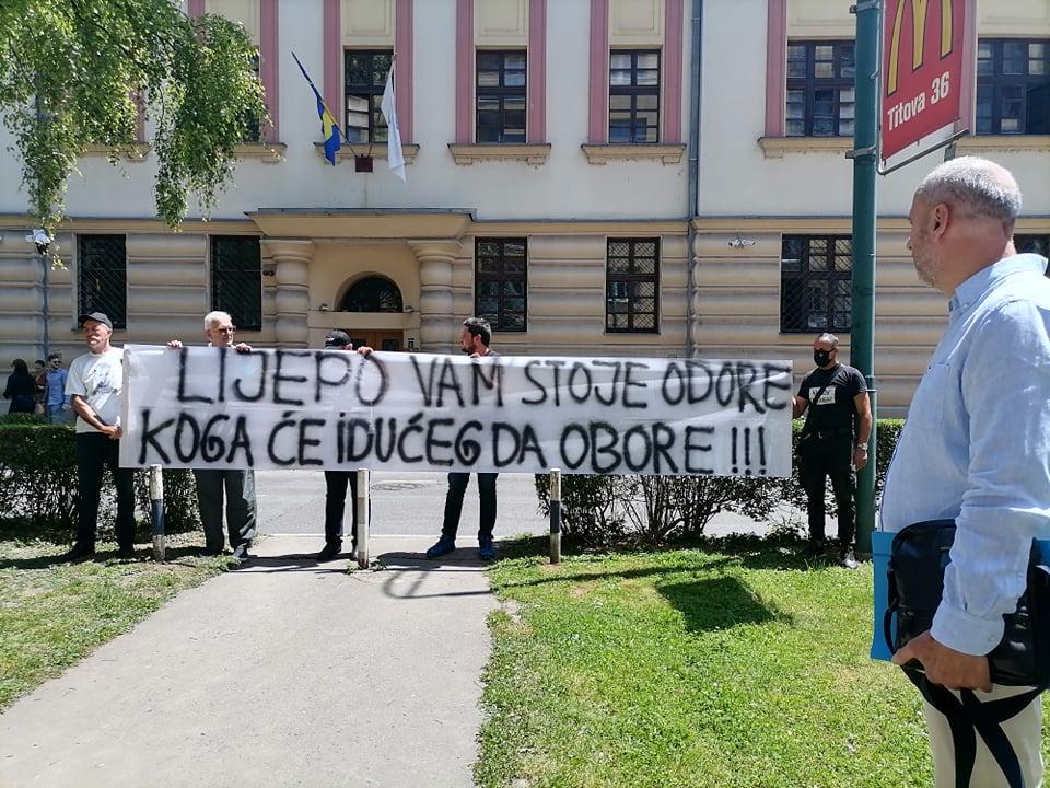 Poruka ispred Tužilaštva danas - Avaz