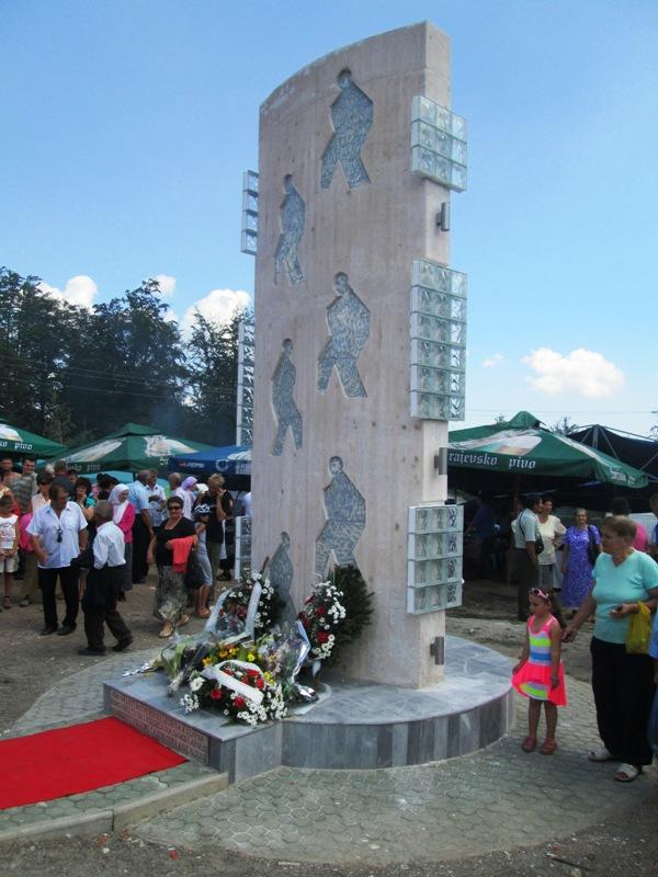 Spomenik otkriven u avgustu 2013. godine - Avaz
