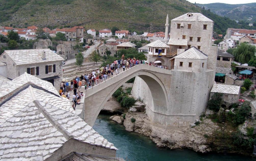 Na današnji dan: U Mostaru svečano otvoren Stari most