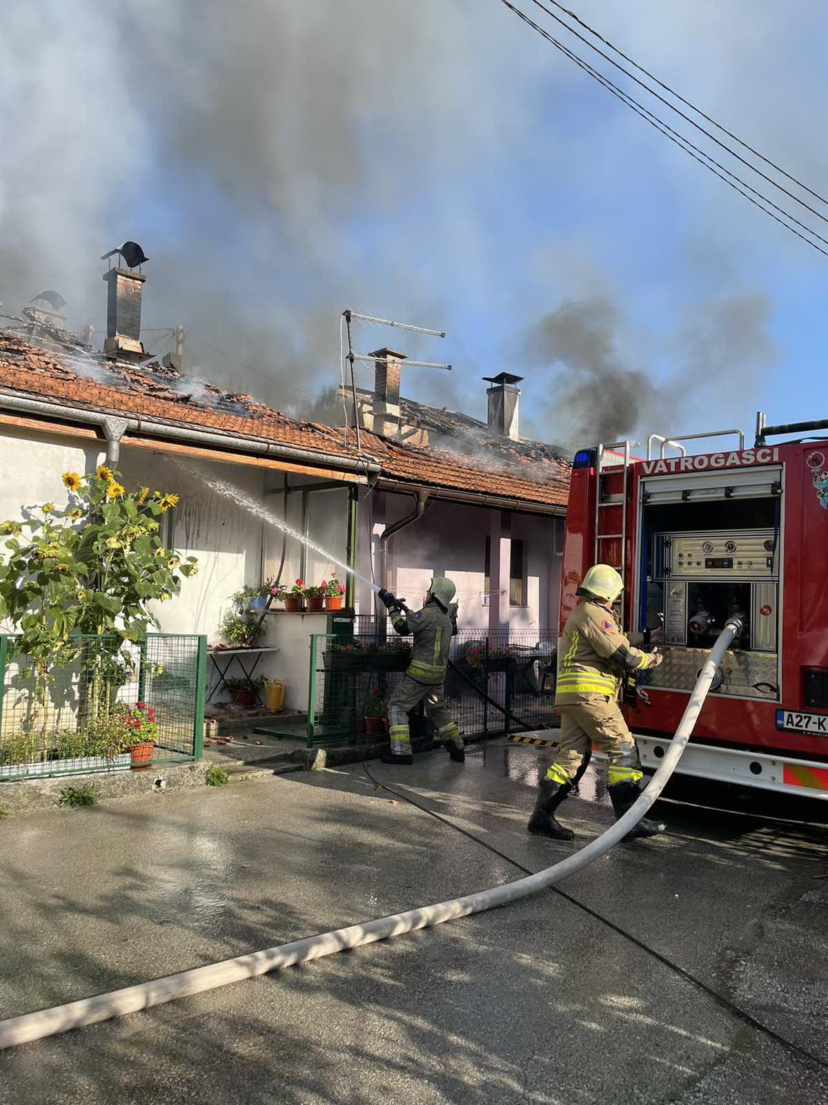 Spriječeno širenje požara u Buča Potoku: Ogromne štete, bez krova nad glavom ostalo nekoliko porodica