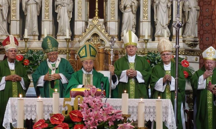 Nadbiskup Luigi Pezzuto u sarajevskoj katedrali proslavio svoju zlatnu misu
