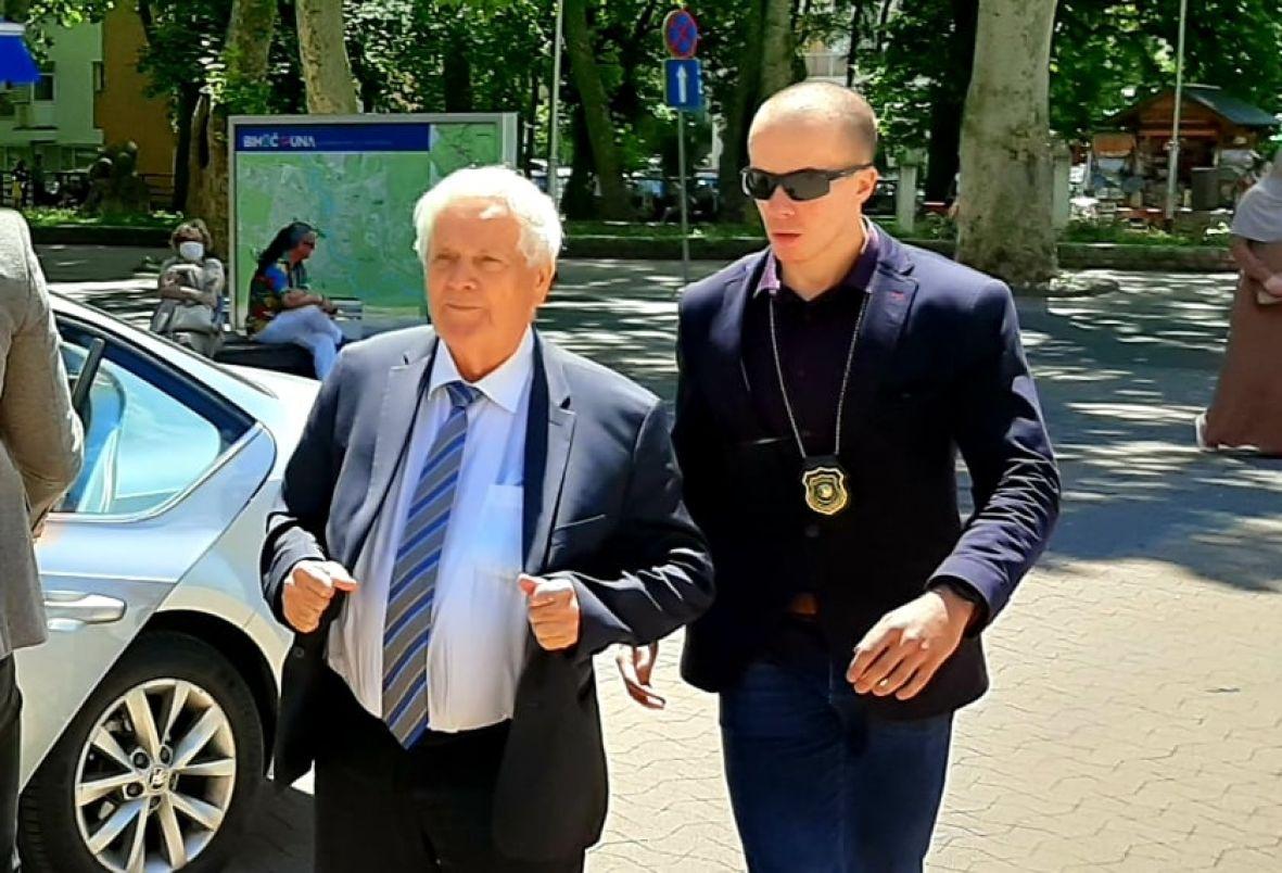 SIPA nije uhapsila Fikreta Abdića, samo mu uručen poziv, jutros došao na posao