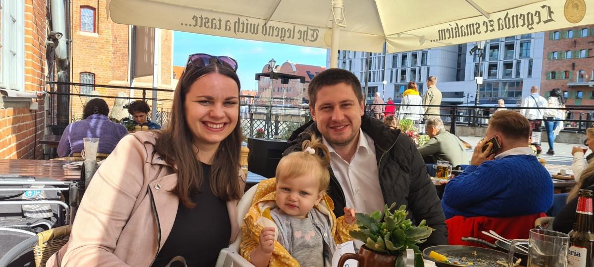 Alma i Emrah Softić s kćerkicom Nejrom: Ne pomišljaju na povratak - Avaz