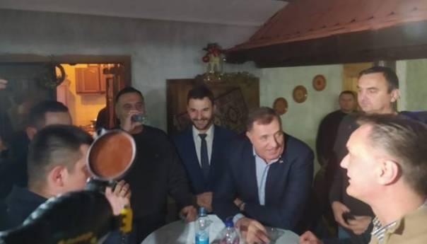 Dodik stigao u štab SNSD-a u Prijedoru - Avaz