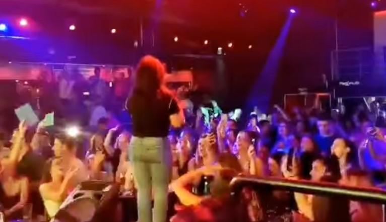 Stoja zapalila publiku: Zapjevala Senidin hit i izazvala "zemljotres" na nastupu