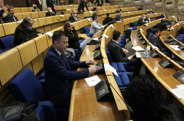 Sjednica Parlamenta FBiH prekinuta: Nisu raspravljali o zabrani pušenja