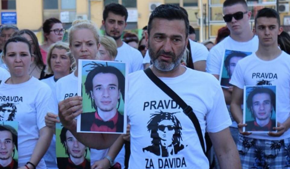Članovi grupe "Pravda za Davida" i otac Davor Dragičević - Avaz