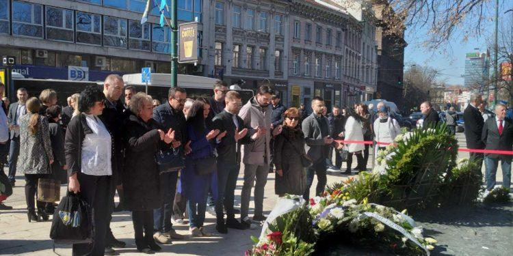 Delegacija SBB-a na spomeniku ubijenoj djeci opkoljenog Sarajeva - Avaz