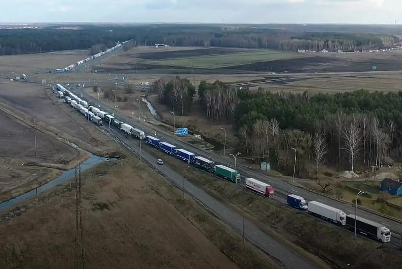 Kolona na granici sa Poljskom je dugačka 80 kilometara - Avaz