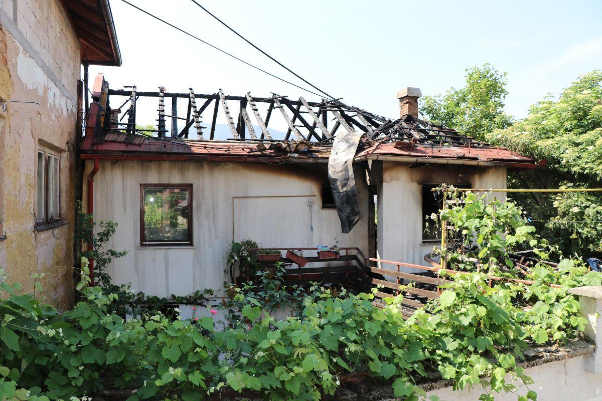 Načelnik Hadžibajrić posjetio Arifu Užičanin čija je kuća jutros stradala u požaru - Avaz