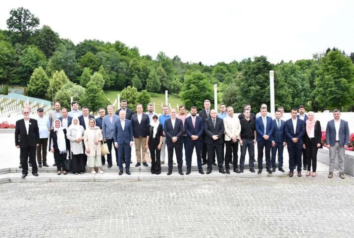 Današnjoj konferenciji "Genocid i Srebrenica: Saradnja za istinu" prethodila je posjeta mezarju u Potočarima - Avaz