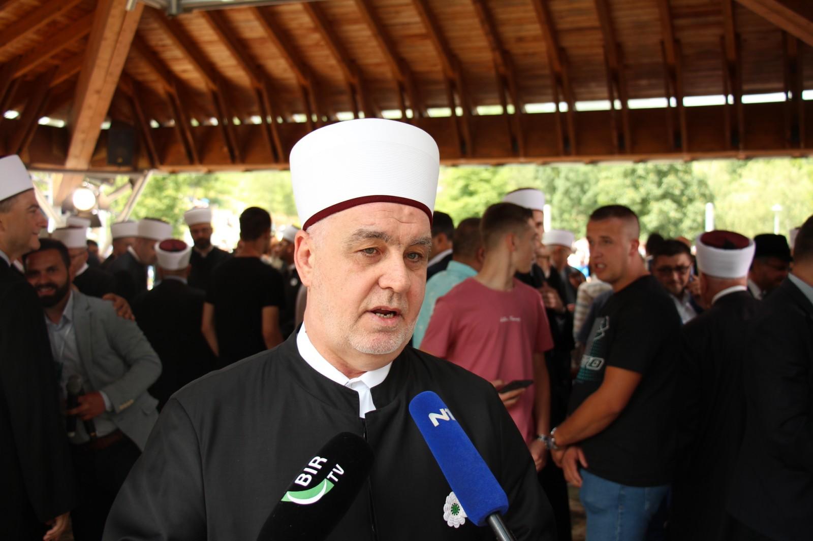 Reis Kavazović: Pozivam institucije Srbije i RS i odgovorne pojedince da prihvate činjenice i pozovu narod na pokajanje