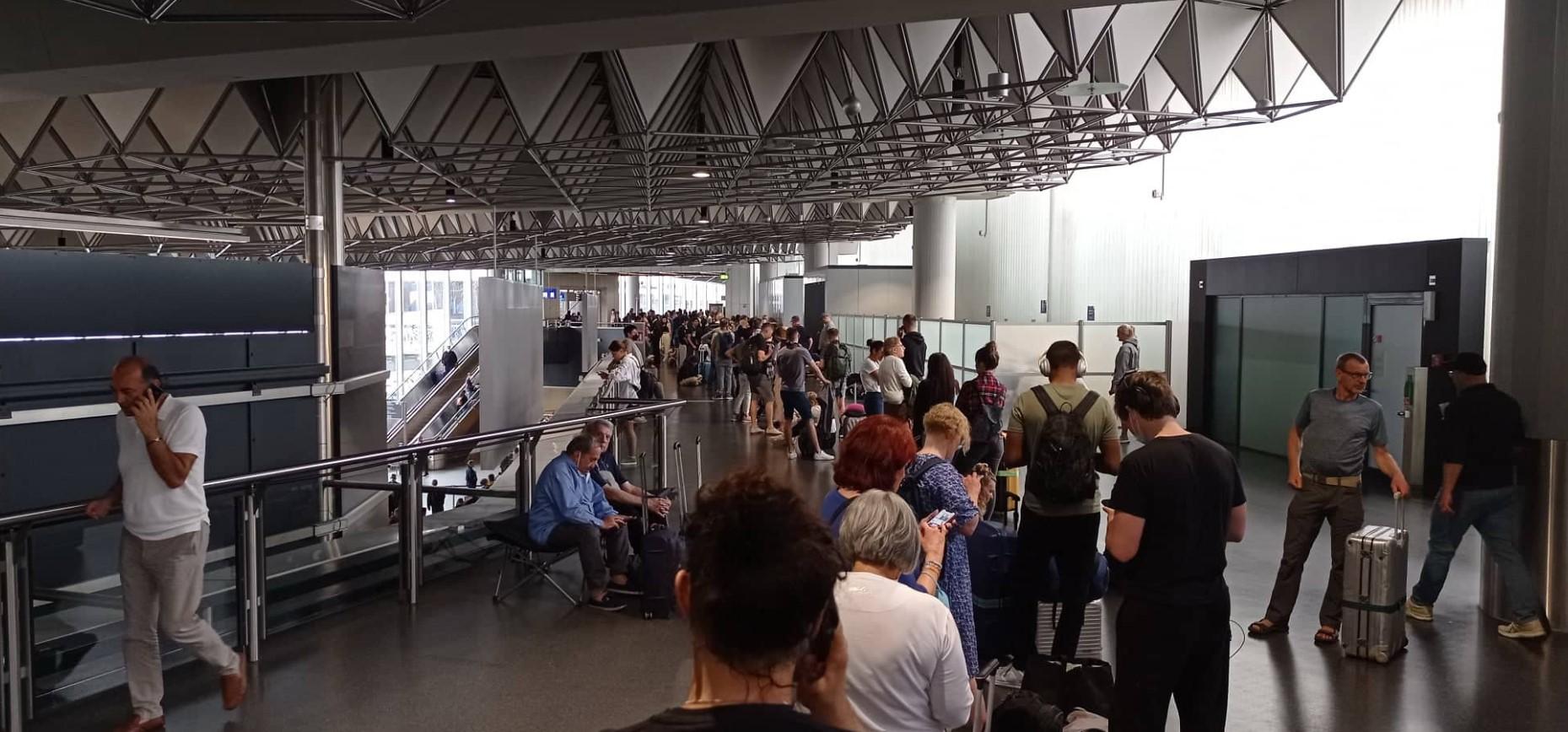 Frankfurt: Stotine ljudi traže novi let - Avaz