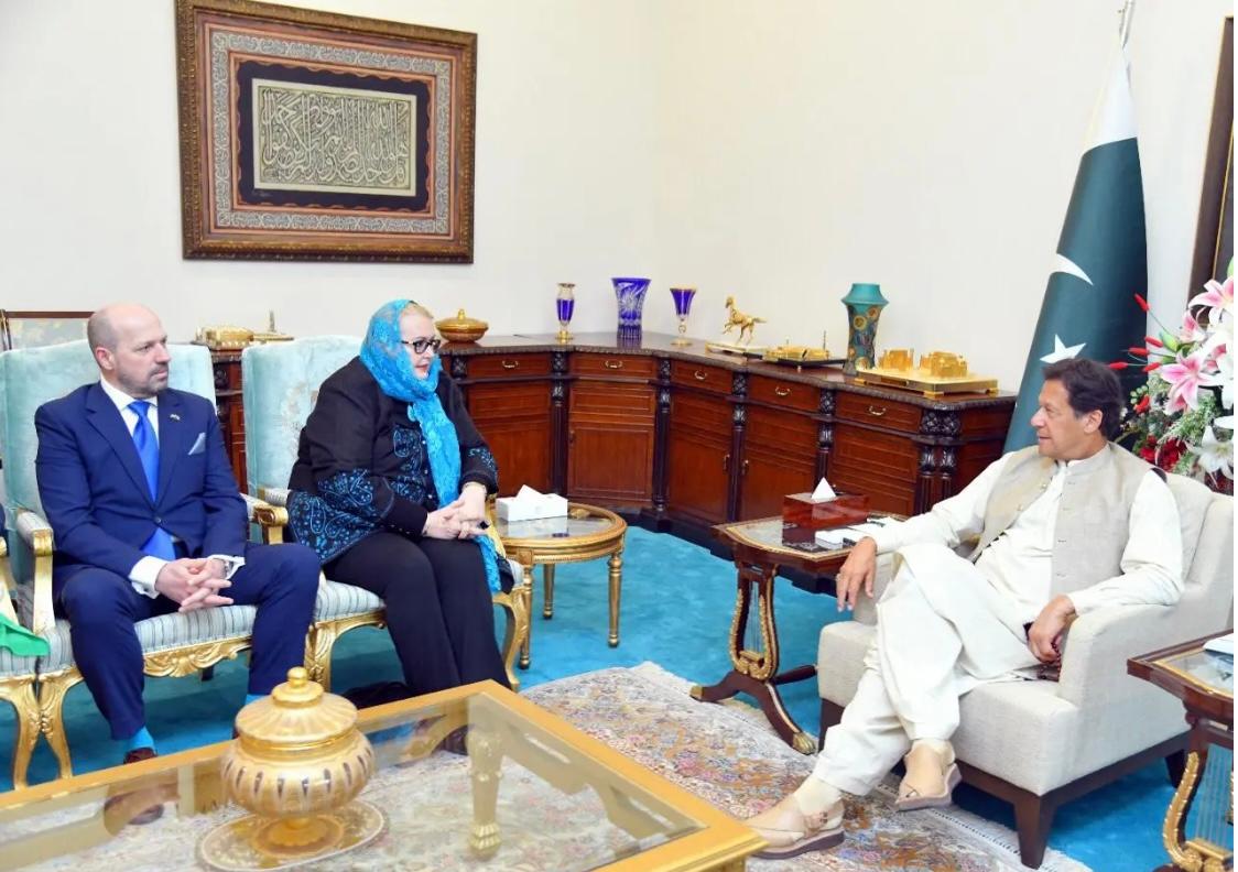 Bisera Turkovic i ambasador Forić sa Imranom Khanom, premijerom Pakistana koji je nedugo poslije svgnut - Avaz