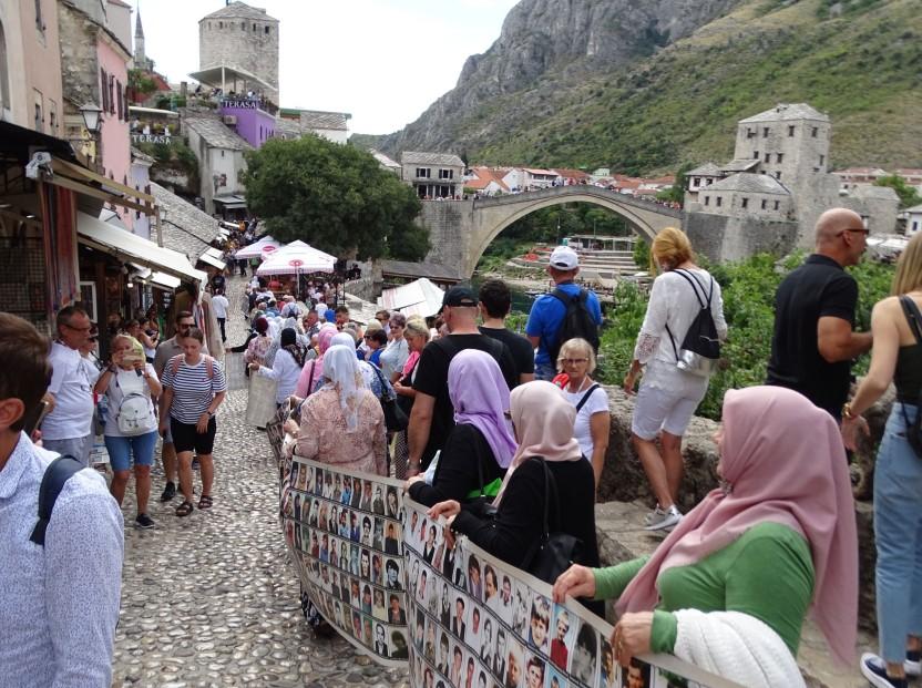 Majke Srebrenice u Mostaru - Avaz